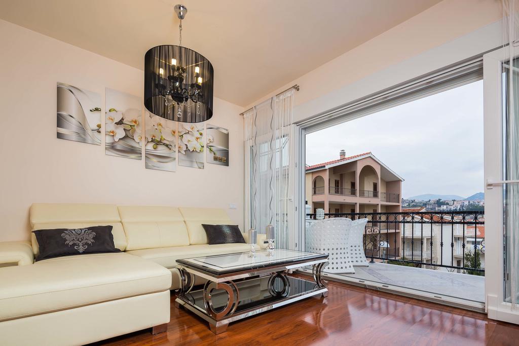 Villa De Luxe Split Exterior photo