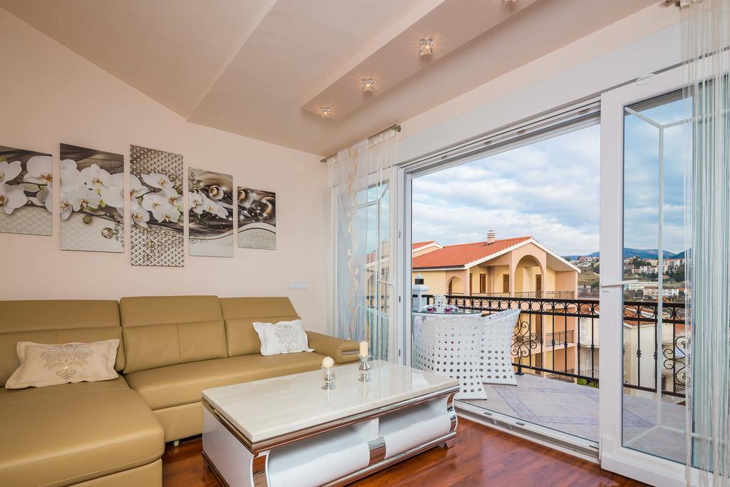 Villa De Luxe Split Exterior photo
